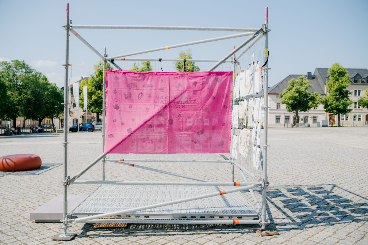 Baugerüst mit Texti